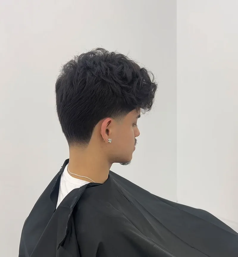 Short crop, side view